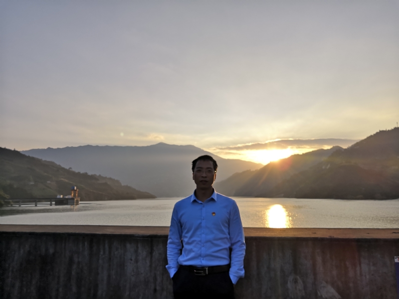 庸人自扰的第一张照片--云南残疾人相亲网